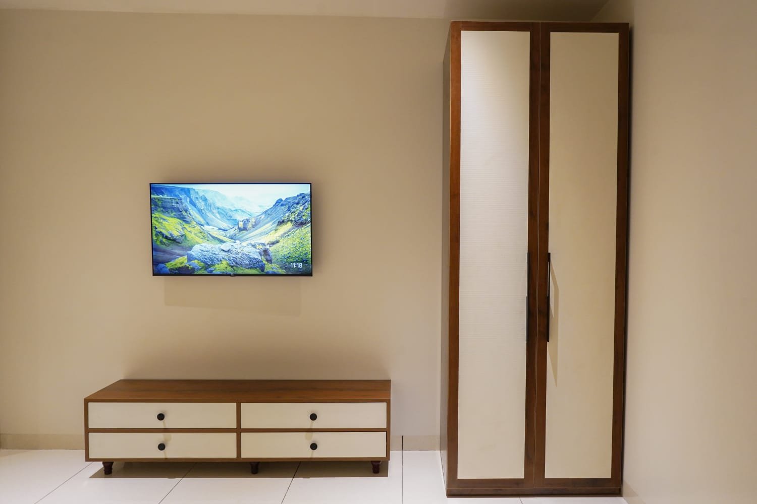 Suite Room TV Console